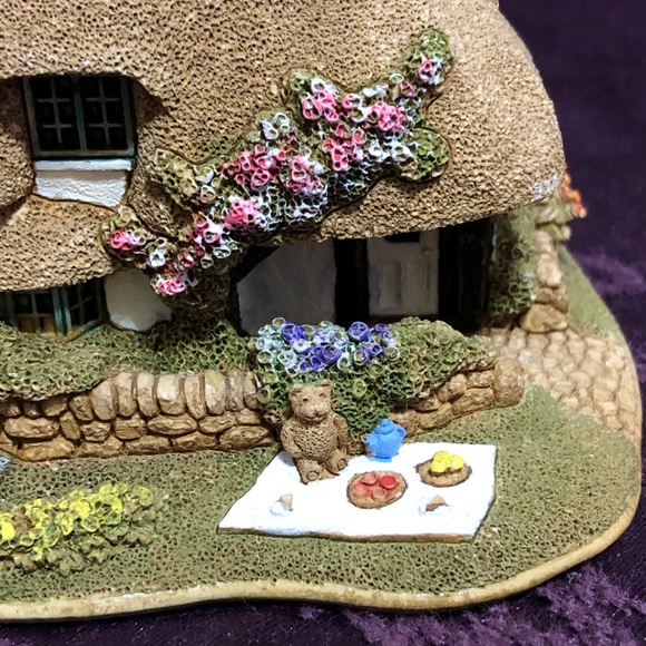 Lilliput Lane Tea Cosy Cottage, Sales Promotion - Picture 5 of 9